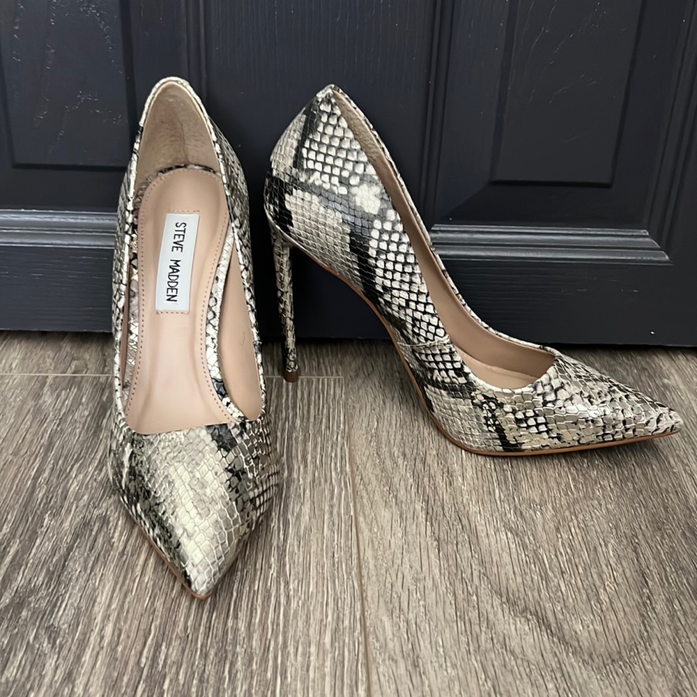 NWOT Steve Madden pointed toe heels